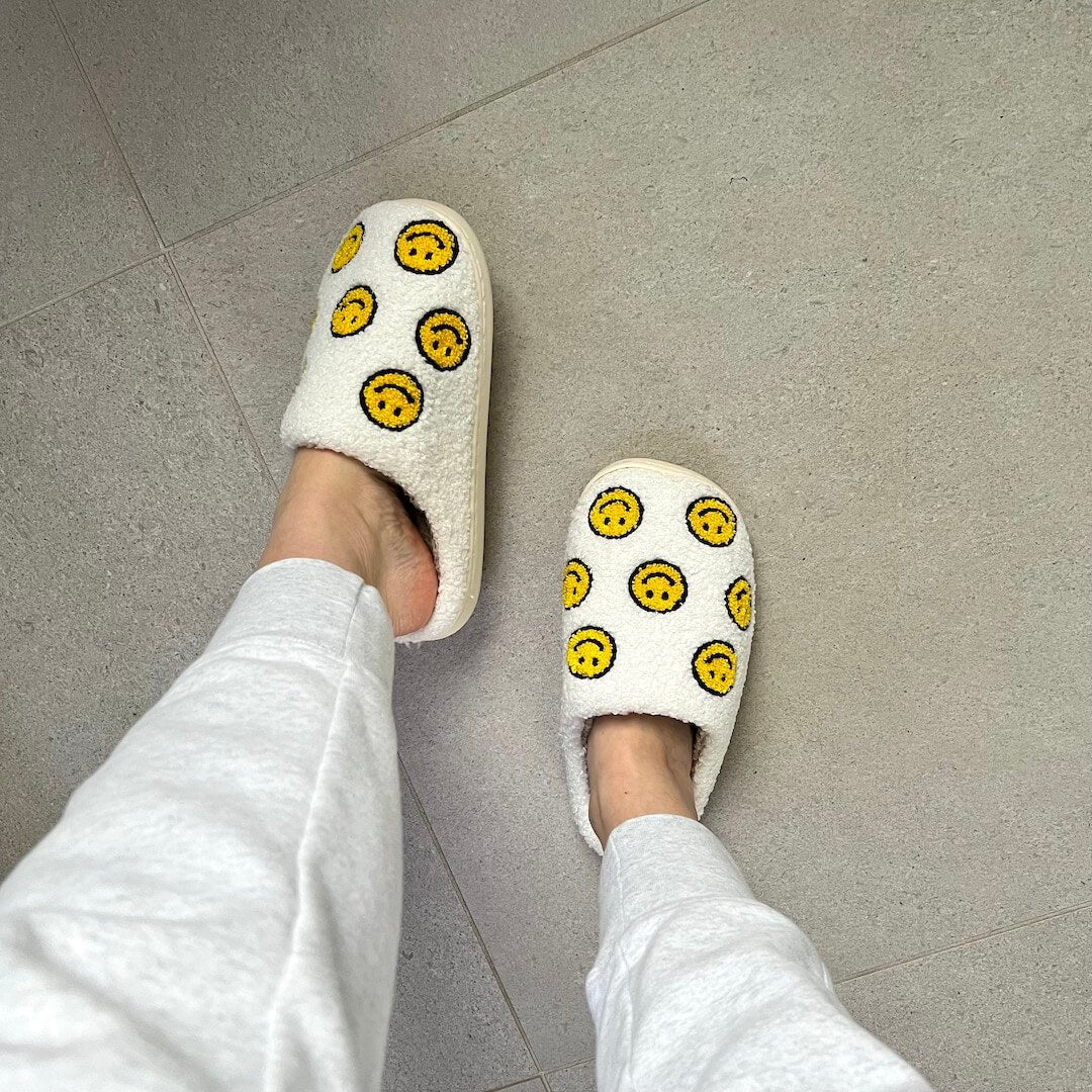 Smiley Slippers | Plush House Slippers Women | Yellow White-Fashion Nora