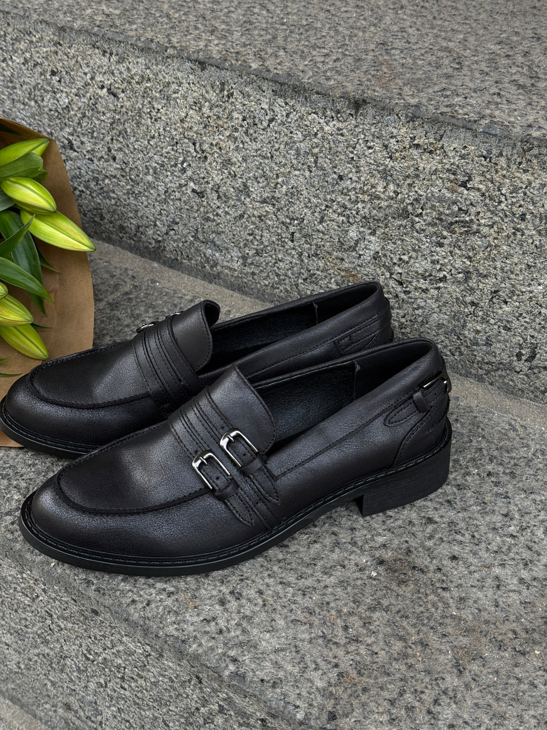 Katja Buckle Loafers - Black-Fashion Nora