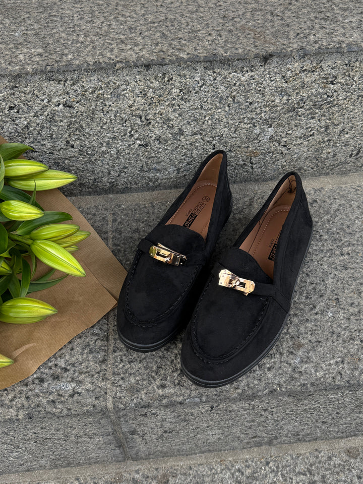 Lianna Buckle Loafers - Black-Fashion Nora