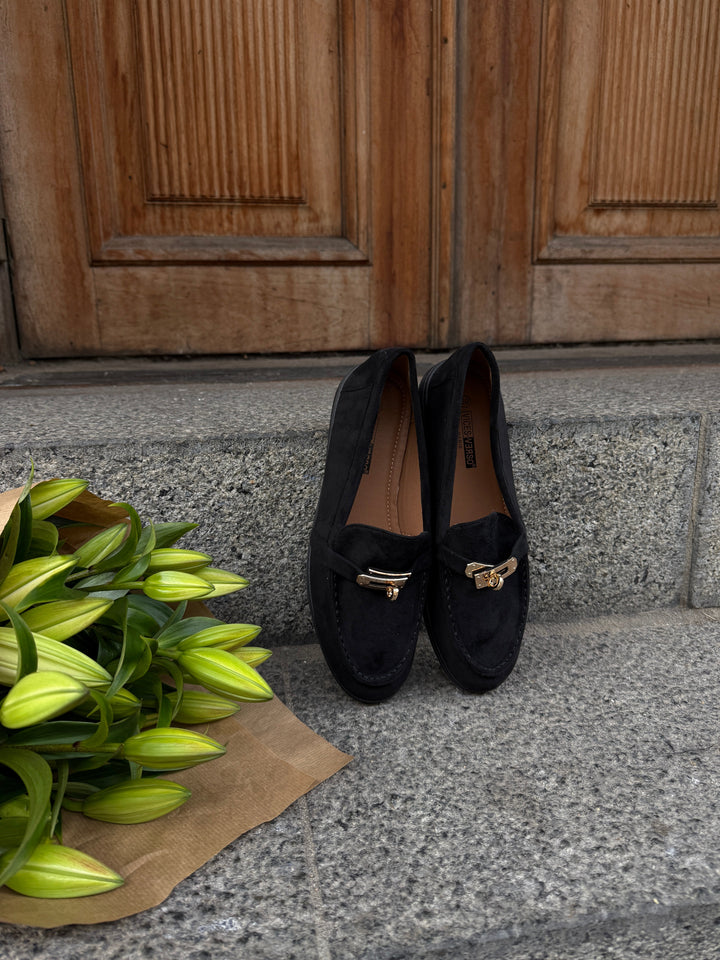 Lianna Buckle Loafers - Black-Fashion Nora