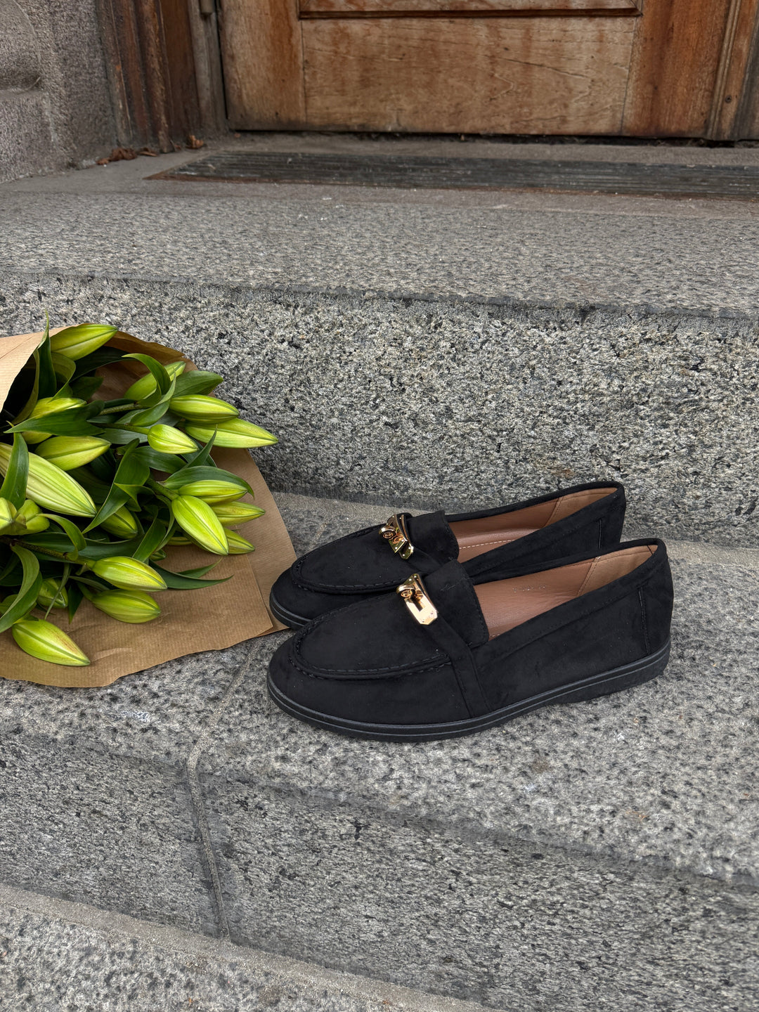 Lianna Buckle Loafers - Black-Fashion Nora