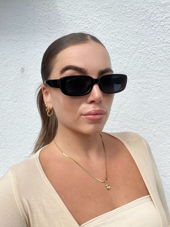 Nicoline Sunglasses - Black-Fashion Nora