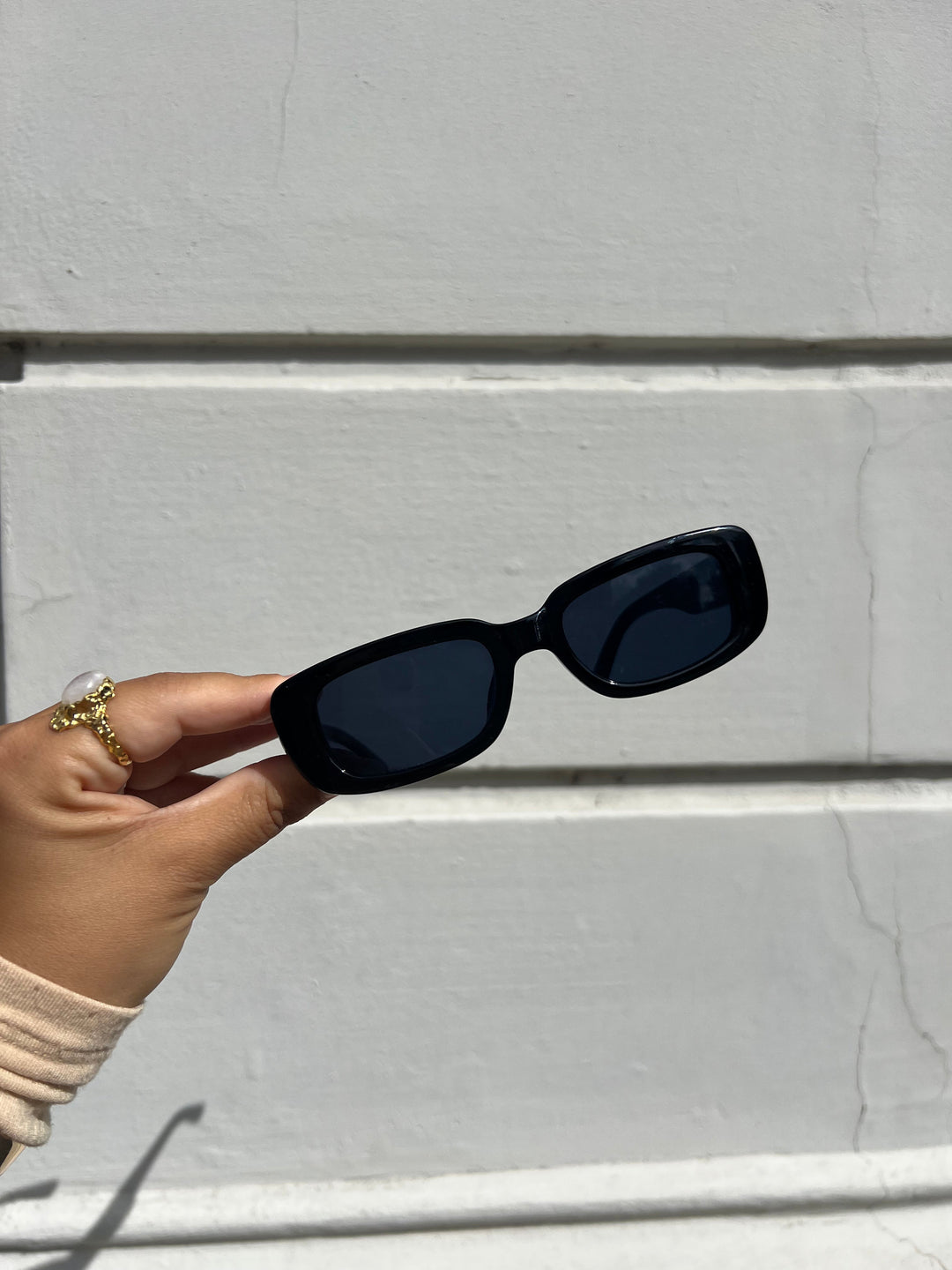Nicoline Sunglasses - Black-Fashion Nora