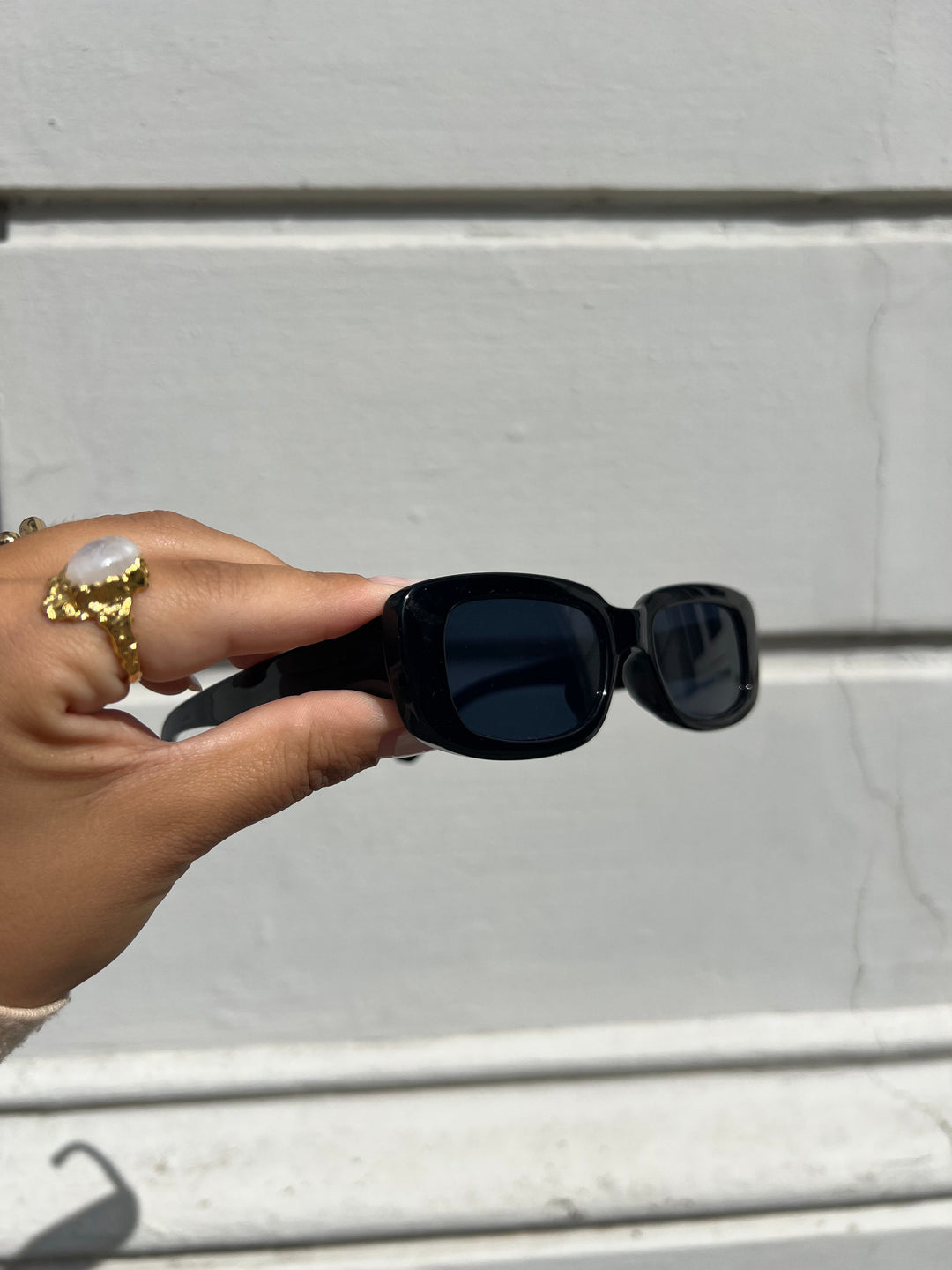 Nicoline Sunglasses - Black-Fashion Nora